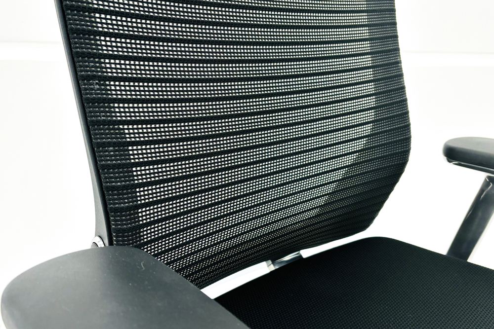 コーラルチェア ハイバック オカムラ 中古 背メッシュ 固定肘 中古オフィス家具 中古チェア Choral ブラックの画像