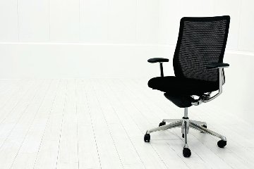コーラルチェア ハイバック オカムラ 中古 背メッシュ 固定肘 中古オフィス家具 中古チェア Choral ブラックの画像