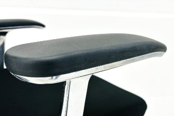 コーラルチェア ハイバック オカムラ 中古 背メッシュ 固定肘 中古オフィス家具 中古チェア Choral ブラックの画像
