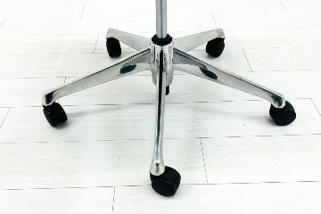コーラルチェア ハイバック オカムラ 中古 背メッシュ 固定肘 中古オフィス家具 中古チェア Choral ブラックの画像