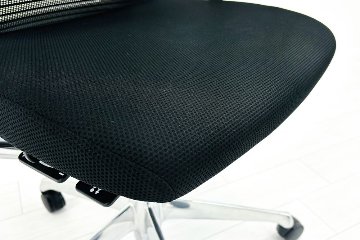 コーラルチェア ハイバック オカムラ 中古 背メッシュ 固定肘 中古オフィス家具 中古チェア Choral ブラックの画像
