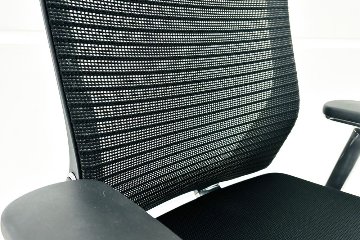 コーラルチェア ハイバック オカムラ 中古 背メッシュ 固定肘 中古オフィス家具 中古チェア Choral ブラックの画像