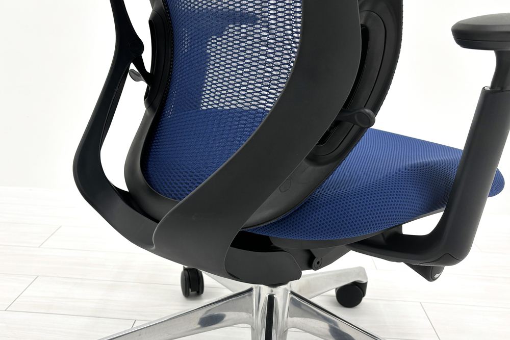 オカムラ シルフィーチェア 中古 2019年製 エクストラハイバック 可動肘 OKAMURA Sylphy 中古オフィス家具 ミディアムブルーの画像