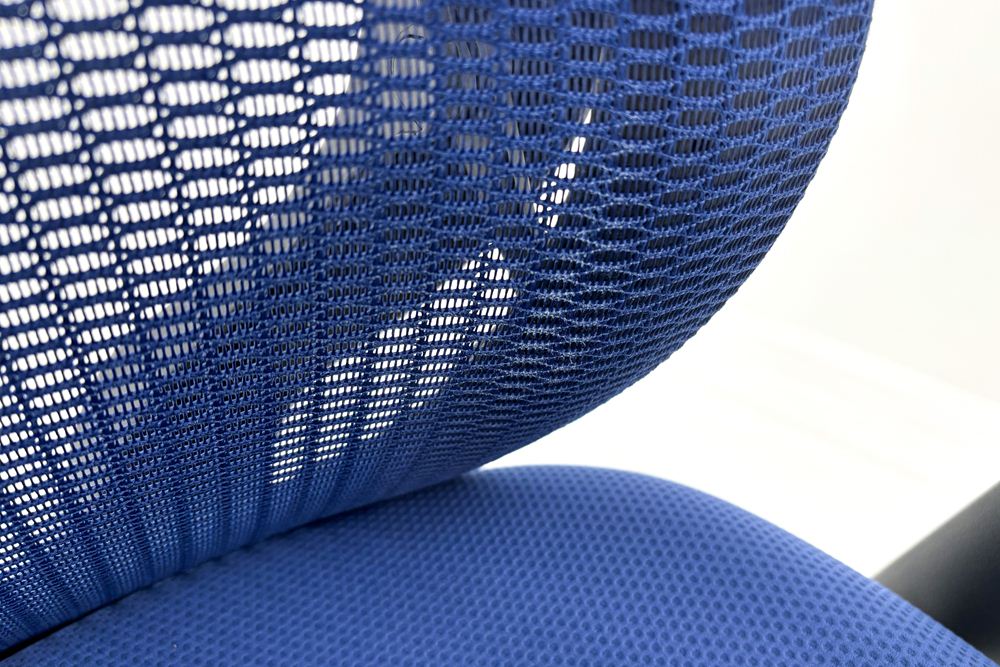 オカムラ シルフィーチェア 中古 2019年製 エクストラハイバック 可動肘 OKAMURA Sylphy 中古オフィス家具 ミディアムブルーの画像