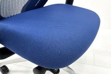 オカムラ シルフィーチェア 中古 2019年製 エクストラハイバック 可動肘 OKAMURA Sylphy 中古オフィス家具 ミディアムブルーの画像