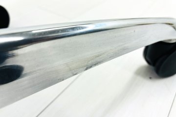 オカムラ コンテッサチェア 中古 2016年製 Contessa メッシュ ポリッシュフレーム 可動肘 中古オフィス家具 高機能チェア ブラックの画像