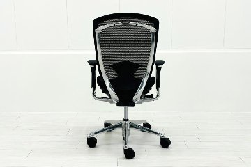 オカムラ コンテッサチェア 中古 2016年製 Contessa メッシュ ポリッシュフレーム 可動肘 中古オフィス家具 高機能チェア ブラックの画像