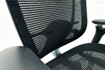 オカムラ コンテッサチェア 中古 2016年製 Contessa メッシュ ポリッシュフレーム 可動肘 中古オフィス家具 高機能チェア ブラックの画像