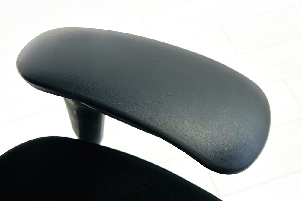 オカムラ コンテッサセコンダ Contessa seconda 2018年製 中古 高機能チェア 中古オフィス家具 ブラックの画像