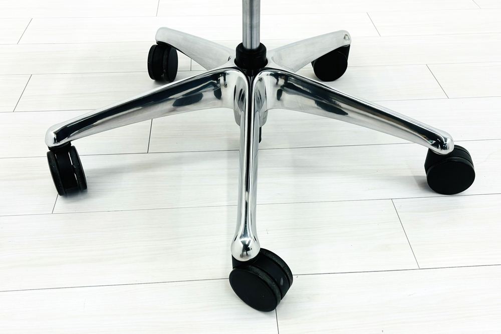 オカムラ コンテッサセコンダ Contessa seconda 2018年製 中古 高機能チェア 中古オフィス家具 ブラックの画像