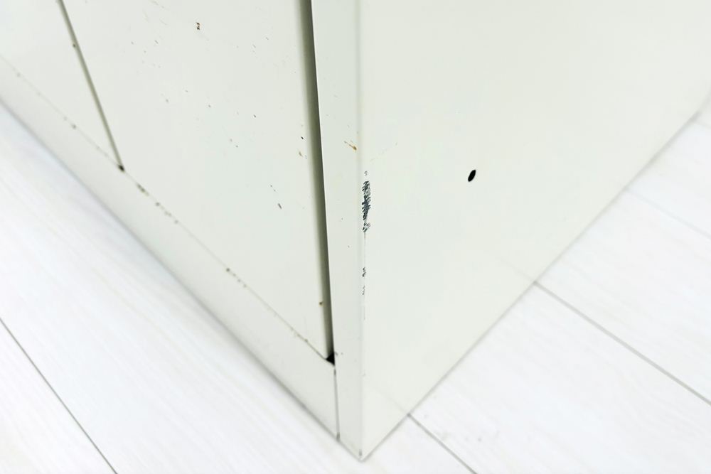 オカムラ FZロッカー 4人用ロッカー スチールロッカー 中古 縦長ロッカー 収納家具 中古オフィス家具 シリンダー錠 900/515/1790の画像