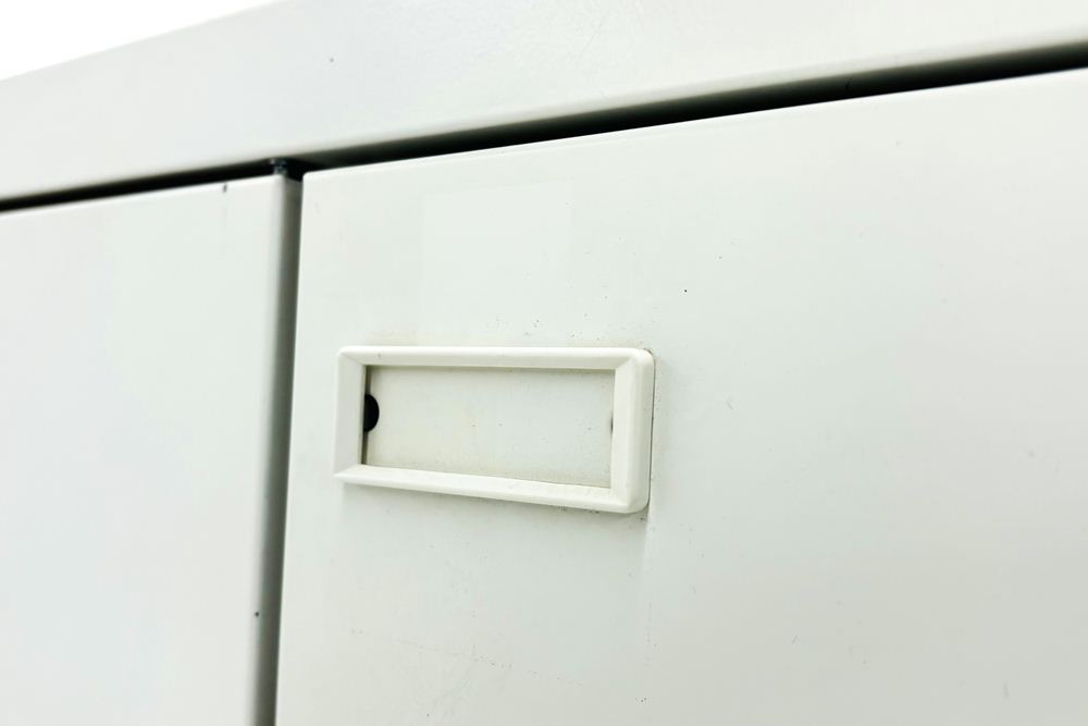 オカムラ FZロッカー 4人用ロッカー スチールロッカー 中古 縦長ロッカー 収納家具 中古オフィス家具 シリンダー錠 900/515/1790の画像