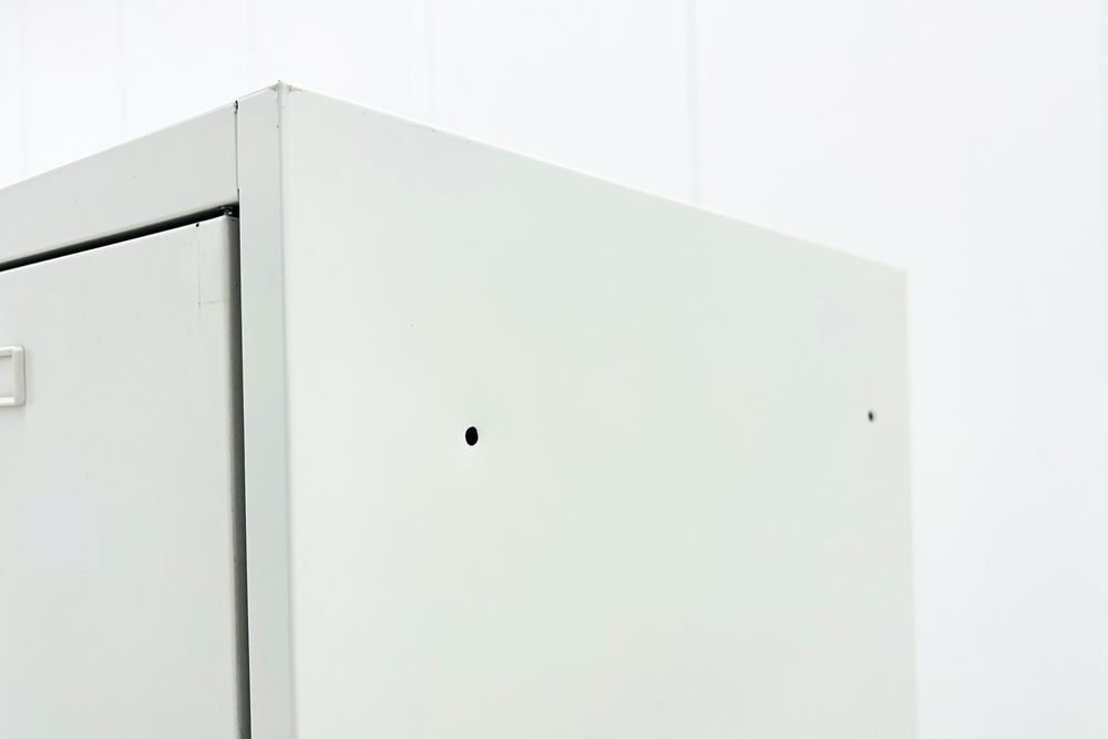 オカムラ FZロッカー 4人用ロッカー スチールロッカー 中古 縦長ロッカー 収納家具 中古オフィス家具 シリンダー錠 900/515/1790の画像