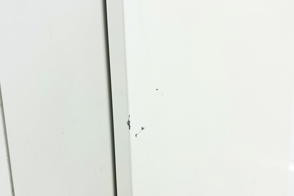 オカムラ FZロッカー 4人用ロッカー スチールロッカー 中古 縦長ロッカー 収納家具 中古オフィス家具 シリンダー錠 900/515/1790の画像