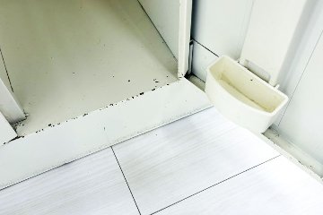 オカムラ FZロッカー 4人用ロッカー スチールロッカー 中古 縦長ロッカー 収納家具 中古オフィス家具 シリンダー錠 900/515/1790の画像