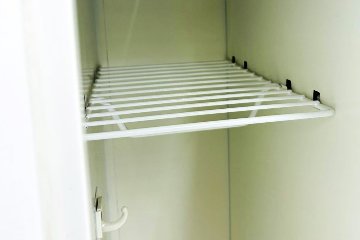 オカムラ FZロッカー 4人用ロッカー スチールロッカー 中古 縦長ロッカー 収納家具 中古オフィス家具 シリンダー錠 900/515/1790の画像