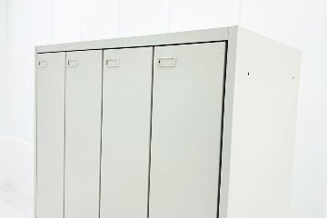 オカムラ FZロッカー 4人用ロッカー スチールロッカー 中古 縦長ロッカー 収納家具 中古オフィス家具 シリンダー錠 900/515/1790の画像