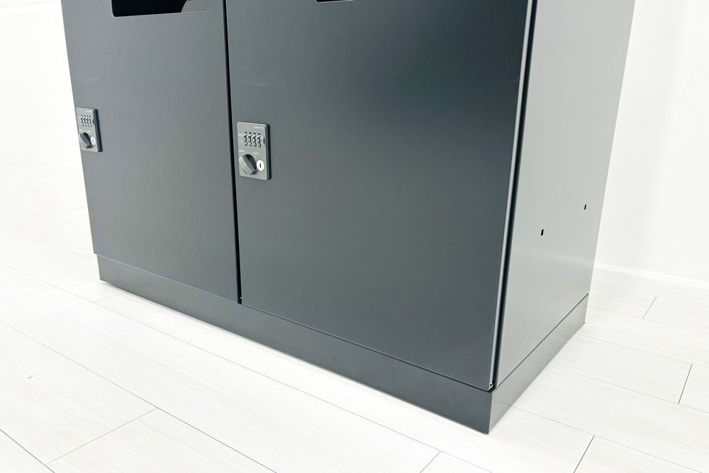 4人用ロッカー 中古 コクヨ ブラック エディア パーソナルロッカー 中古オフィス家具 ダイヤル錠 900/450/1130の画像