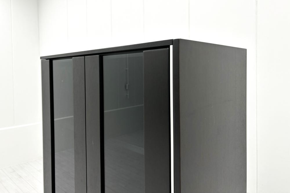 オカムラ ガラス書庫 ガラス書架 収納家具 中古書架 中古オフィス家具 役員収納家具 920/450/1800の画像