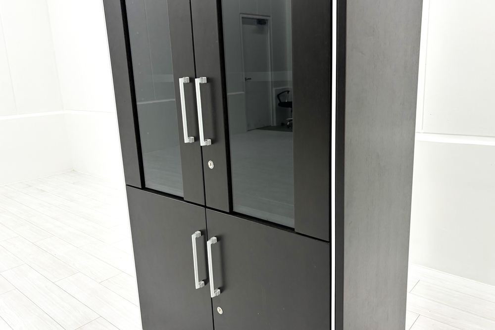 オカムラ ガラス書庫 ガラス書架 収納家具 中古書架 中古オフィス家具 役員収納家具 920/450/1800の画像