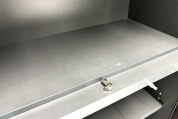 オカムラ ガラス書庫 ガラス書架 収納家具 中古書架 中古オフィス家具 役員収納家具 920/450/1800の画像