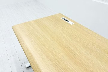 オカムラ スイフト 電動昇降デスク 中古 木目 コンセントユニット 2口電電 幅1350 中古オフィス家具 1350/775/650～1250の画像