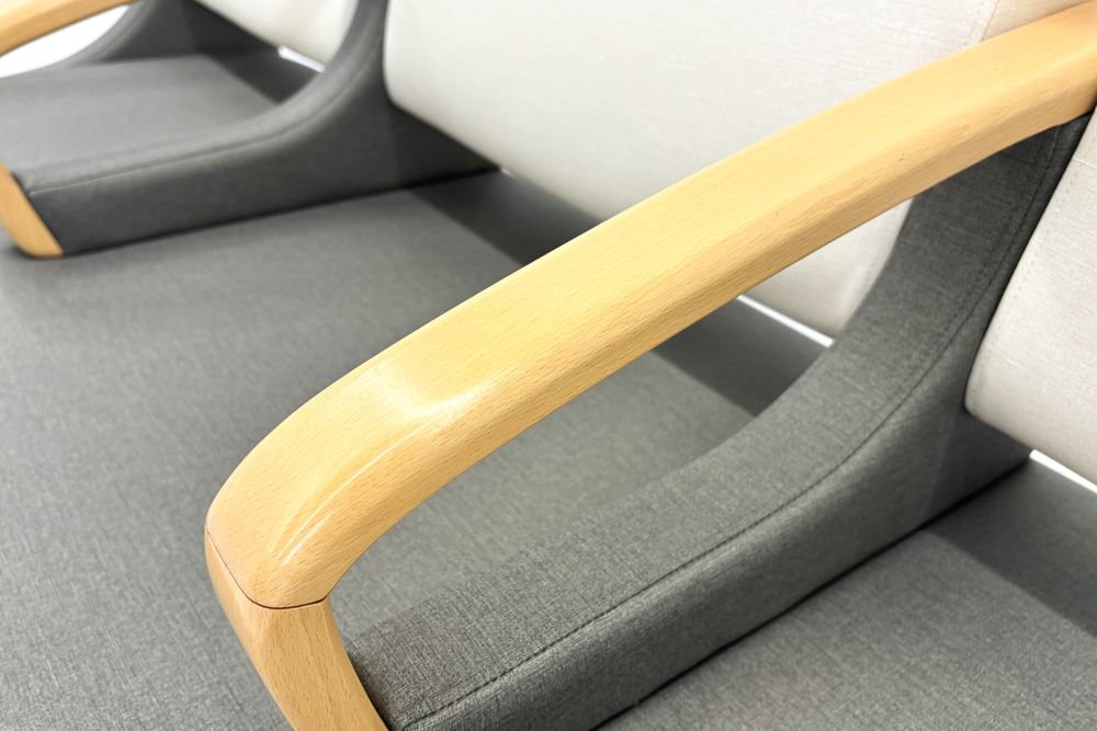 ロビーチェア オリバー oliver 中古 3人掛けチェア ロビーチェア 医療用家具 病院椅子 病院チェア 応接椅子 中古オフィス家具 1770/620/780の画像