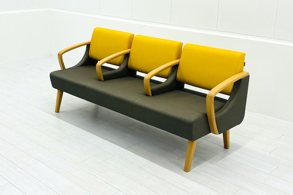 ロビーチェア オリバー oliver 中古 3人掛けチェア 医療用家具 ロビーソファ 病院椅子 病院チェア 応接椅子 中古オフィス家具 1770/620/780の画像