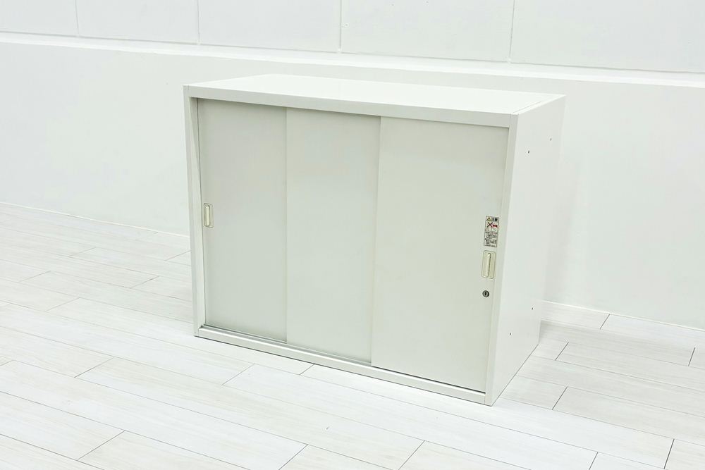 引き違い書庫 スチール スライド書庫 中古 オカムラ 中古キャビネット スチール書庫 中古オフィス家具 ホワイト 900/450/710の画像