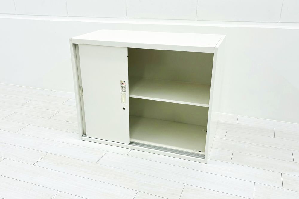 引き違い書庫 スチール スライド書庫 中古 オカムラ 中古キャビネット スチール書庫 中古オフィス家具 ホワイト 900/450/710の画像