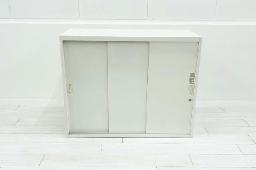 引き違い書庫 スチール スライド書庫 中古 オカムラ 中古キャビネット スチール書庫 中古オフィス家具 ホワイト 900/450/710の画像