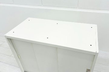 引き違い書庫 スチール スライド書庫 中古 オカムラ 中古キャビネット スチール書庫 中古オフィス家具 ホワイト 900/450/710の画像