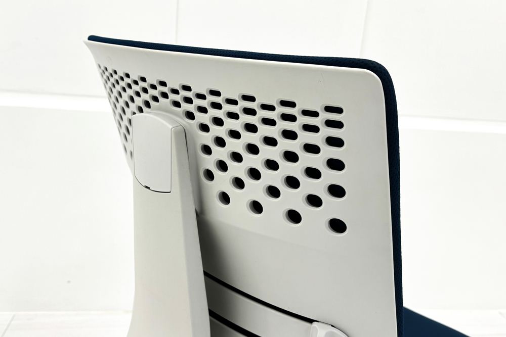 コクヨ ウィザードチェア 肘無 中古 ウィザード2 ローバック 中古オフィス家具 KOKUYO Wizard ブルーの画像