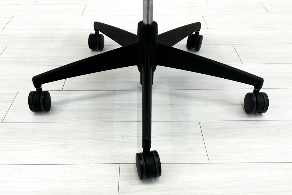 コクヨ ウィザード2 中古 2018年製 ミドルマネージメントチェア ヘッドレスト付 固定肘  中古オフィス家具 KOKUYO ターコイズブルーの画像