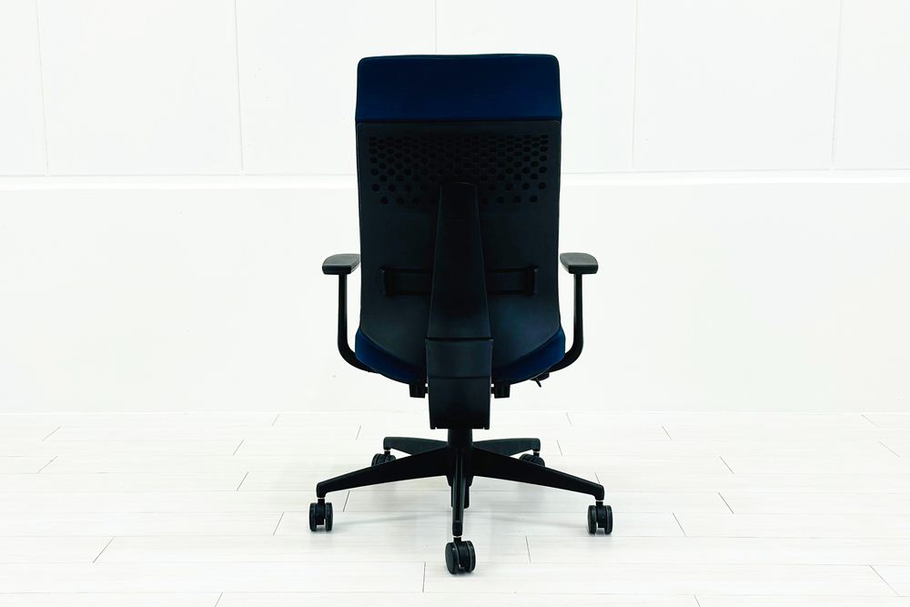 コクヨ ウィザード2 中古 2018年製 ミドルマネージメントチェア ヘッドレスト付 固定肘  中古オフィス家具 KOKUYO ターコイズブルーの画像