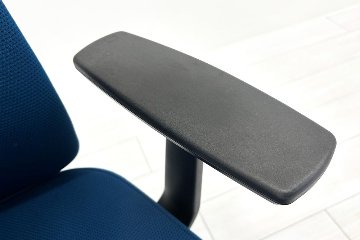 コクヨ ウィザード2 中古 2018年製 ミドルマネージメントチェア ヘッドレスト付 固定肘  中古オフィス家具 KOKUYO ターコイズブルーの画像