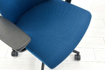 コクヨ ウィザード2 中古 2018年製 ミドルマネージメントチェア ヘッドレスト付 固定肘  中古オフィス家具 KOKUYO ターコイズブルーの画像