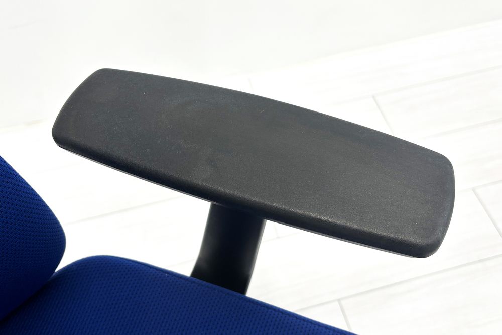 コクヨ ウィザード2 中古 ミドルマネージメントチェア ヘッドレスト付 固定肘  中古オフィス家具 KOKUYO プルシアンブルーの画像