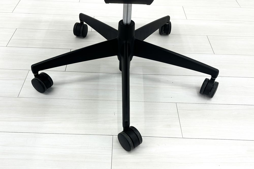 コクヨ ウィザード2 中古 ミドルマネージメントチェア ヘッドレスト付 固定肘  中古オフィス家具 KOKUYO プルシアンブルーの画像