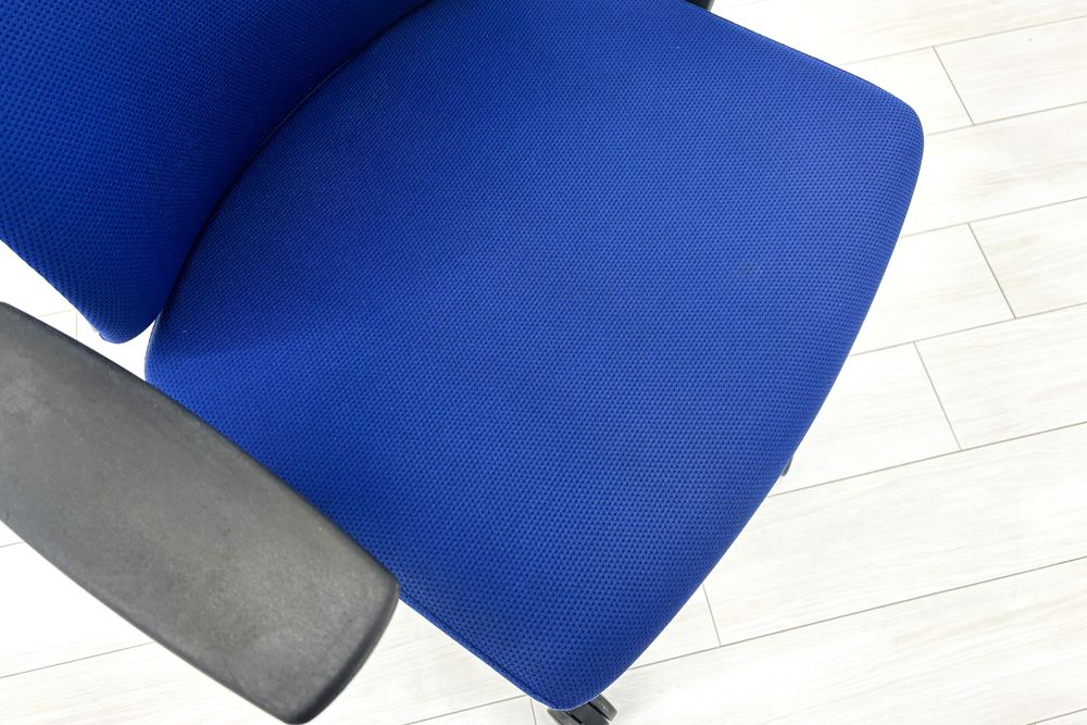 コクヨ ウィザード2 中古 ミドルマネージメントチェア ヘッドレスト付 固定肘  中古オフィス家具 KOKUYO プルシアンブルーの画像