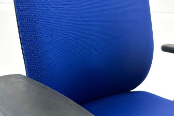 コクヨ ウィザード2 中古 ミドルマネージメントチェア ヘッドレスト付 固定肘  中古オフィス家具 KOKUYO プルシアンブルーの画像