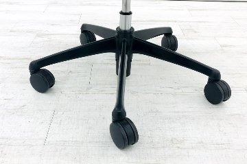 オカムラ コンテッサチェア 中古 コンテッサ ヘッドレスト付 ブラックフレーム クッション 中古オフィス家具 高機能チェア ブラックの画像