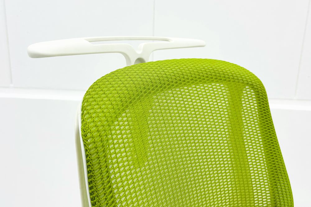 中古オフィスチェア オカムラ シルフィーチェア 中古 2017年製 ローバック 肘無 Sylphy メッシュ 中古オフィス家具 ライムグリーンの画像