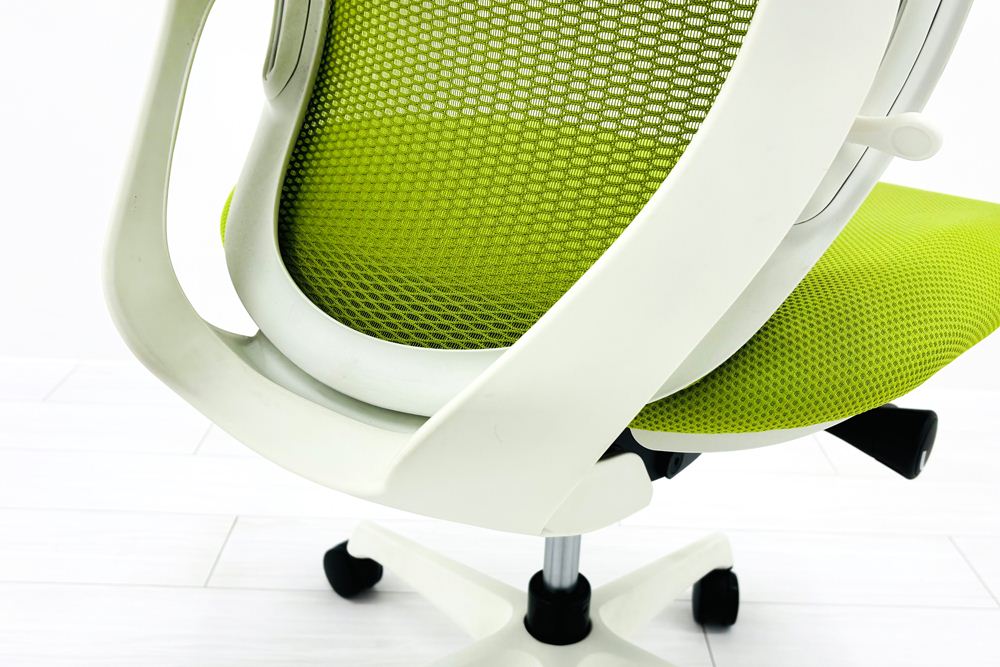 中古オフィスチェア オカムラ シルフィーチェア 中古 2017年製 ローバック 肘無 Sylphy メッシュ 中古オフィス家具 ライムグリーンの画像