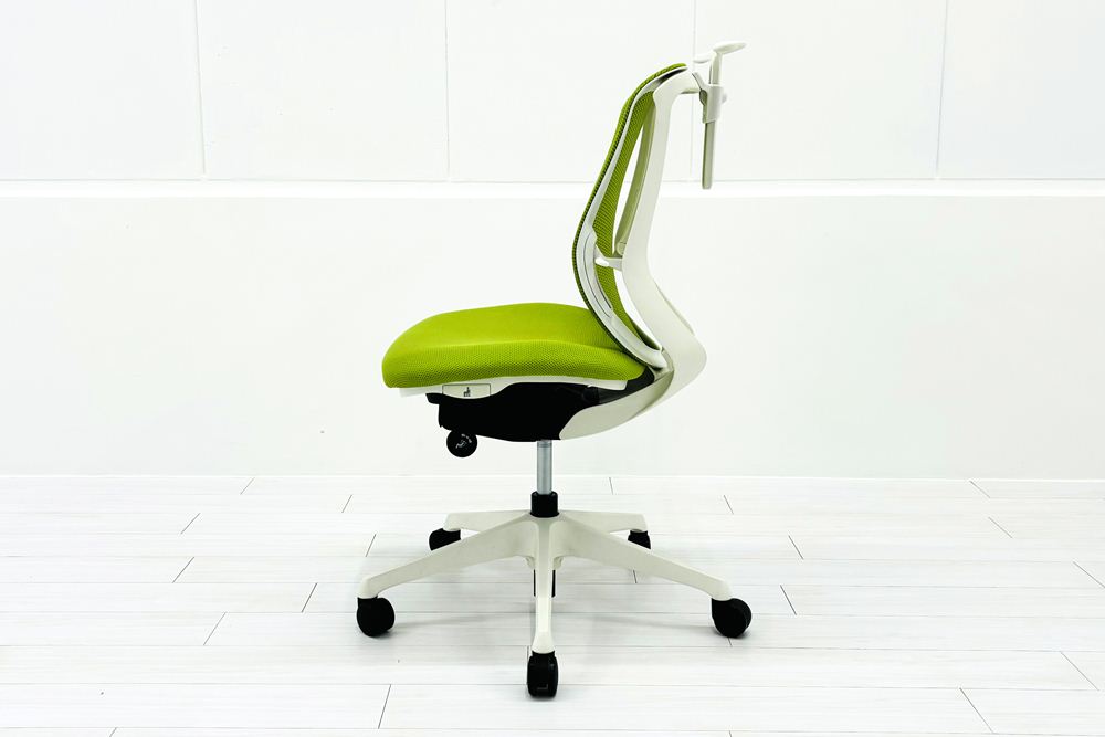 中古オフィスチェア オカムラ シルフィーチェア 中古 2017年製 ローバック 肘無 Sylphy メッシュ 中古オフィス家具 ライムグリーンの画像