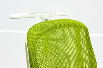 中古オフィスチェア オカムラ シルフィーチェア 中古 2017年製 ローバック 肘無 Sylphy メッシュ 中古オフィス家具 ライムグリーンの画像