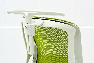 中古オフィスチェア オカムラ シルフィーチェア 中古 2017年製 ローバック 肘無 Sylphy メッシュ 中古オフィス家具 ライムグリーンの画像