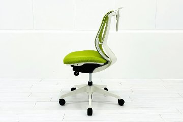 中古オフィスチェア オカムラ シルフィーチェア 中古 2017年製 ローバック 肘無 Sylphy メッシュ 中古オフィス家具 ライムグリーンの画像