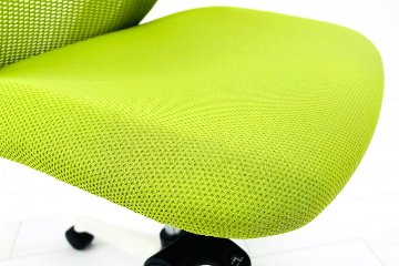 中古オフィスチェア オカムラ シルフィーチェア 中古 2017年製 ローバック 肘無 Sylphy メッシュ 中古オフィス家具 ライムグリーンの画像