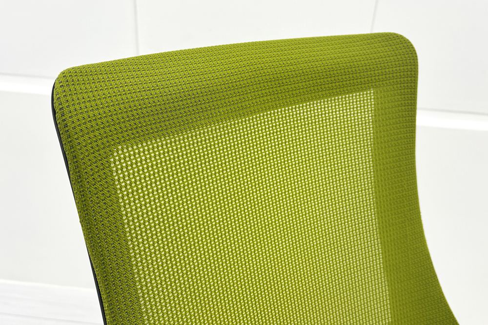 イトーキ エフチェア 中古 2016年製 クッション 可動肘 事務椅子 ITOKI 中古オフィス家具 モスグリーンの画像